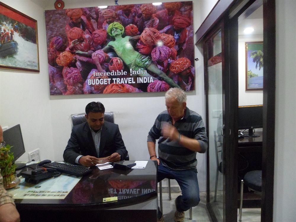 Hotel Arjun Nowe Delhi Zewnętrze zdjęcie