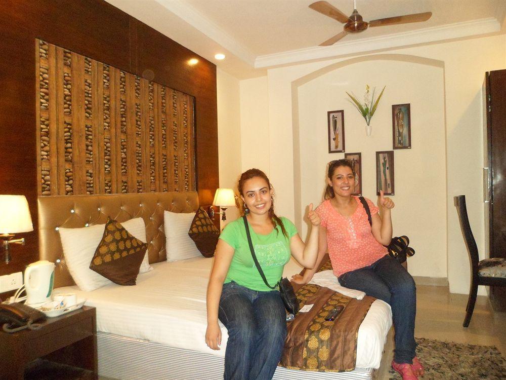 Hotel Arjun Nowe Delhi Zewnętrze zdjęcie