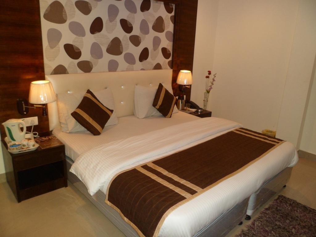 Hotel Arjun Nowe Delhi Zewnętrze zdjęcie