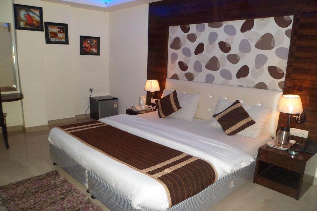Hotel Arjun Nowe Delhi Zewnętrze zdjęcie