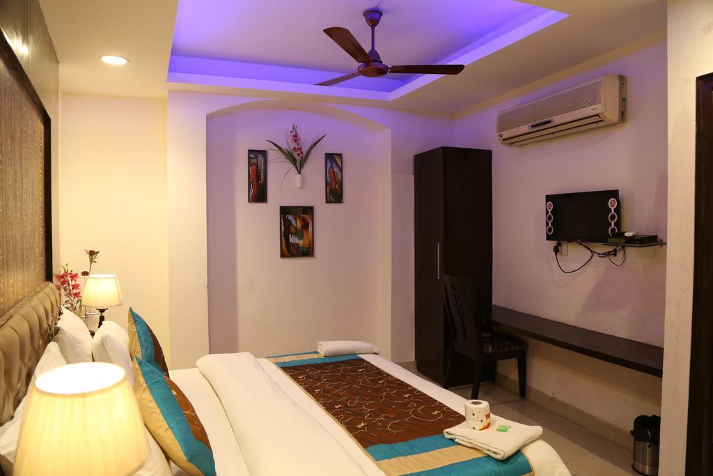 Hotel Arjun Nowe Delhi Zewnętrze zdjęcie