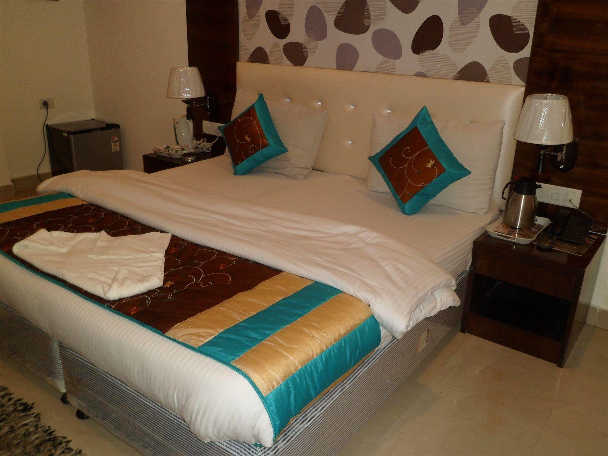 Hotel Arjun Nowe Delhi Zewnętrze zdjęcie