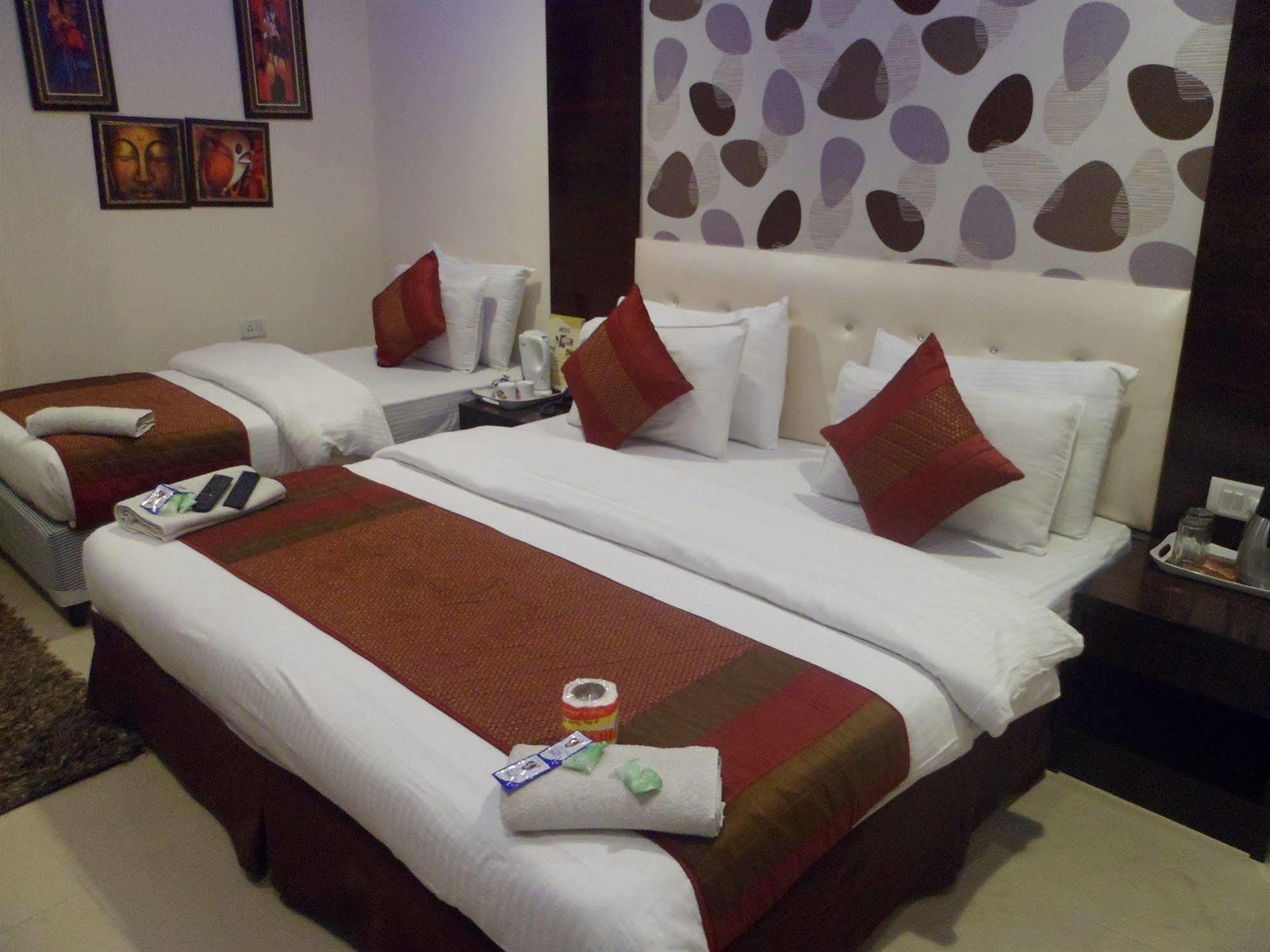Hotel Arjun Nowe Delhi Zewnętrze zdjęcie