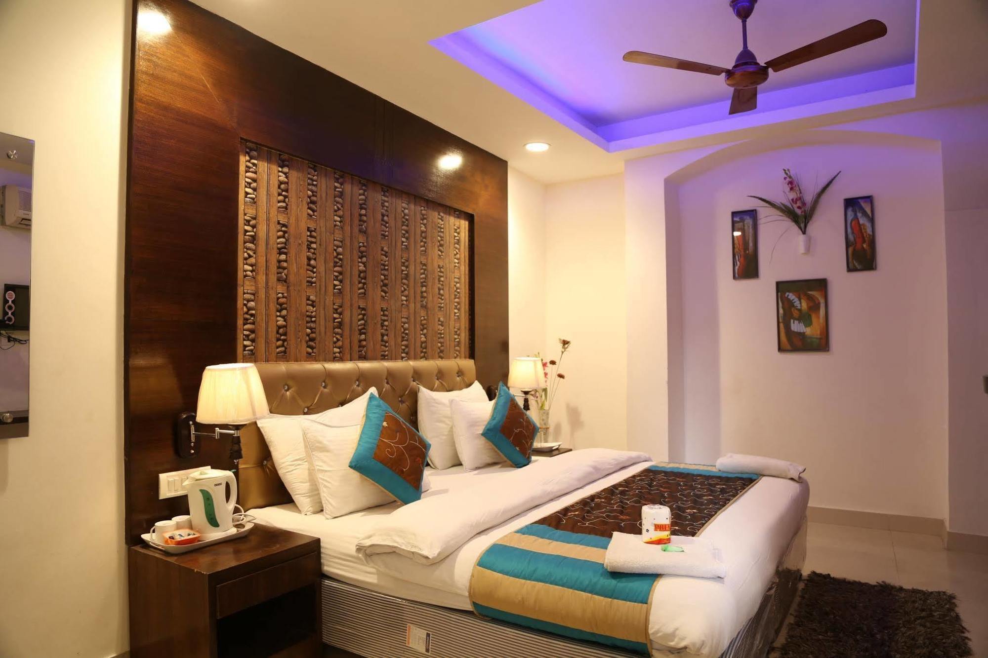 Hotel Arjun Nowe Delhi Zewnętrze zdjęcie