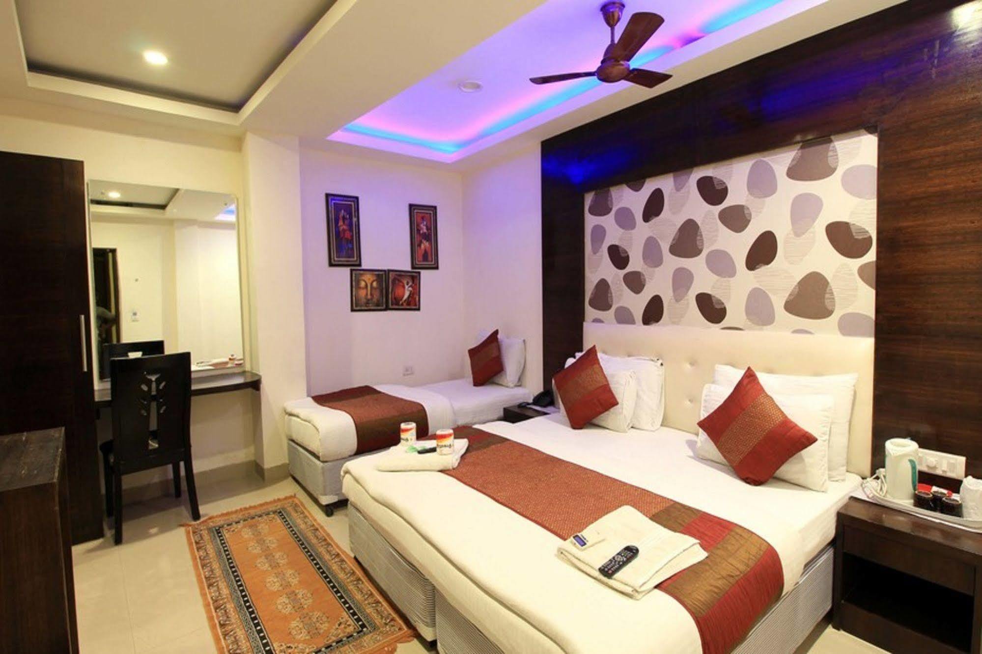 Hotel Arjun Nowe Delhi Zewnętrze zdjęcie