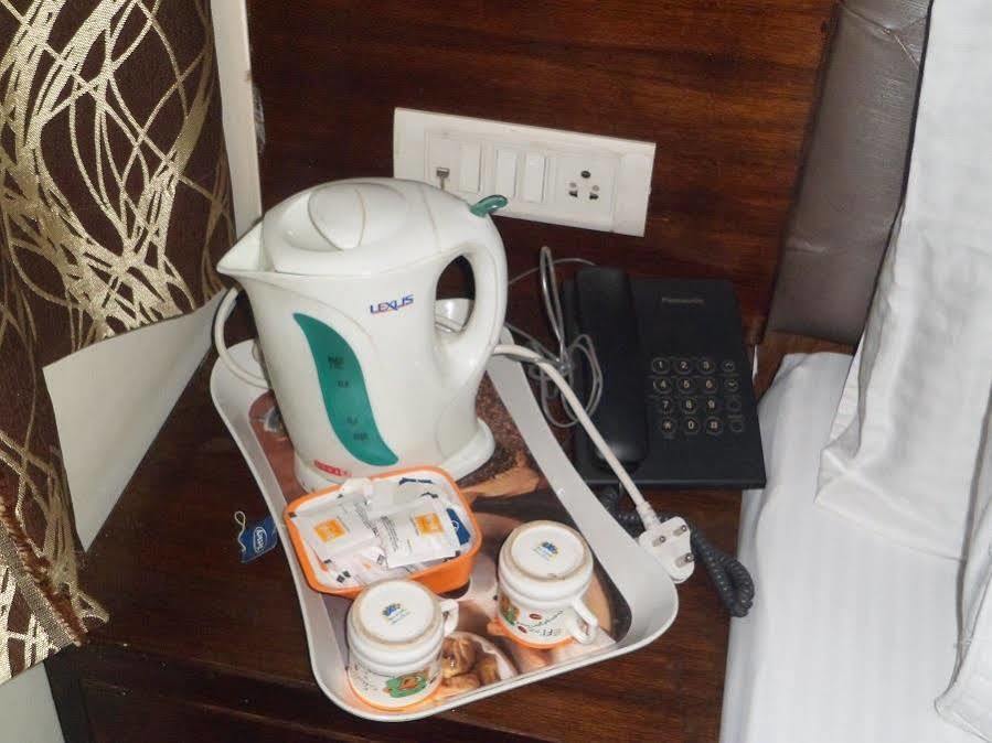Hotel Arjun Nowe Delhi Zewnętrze zdjęcie