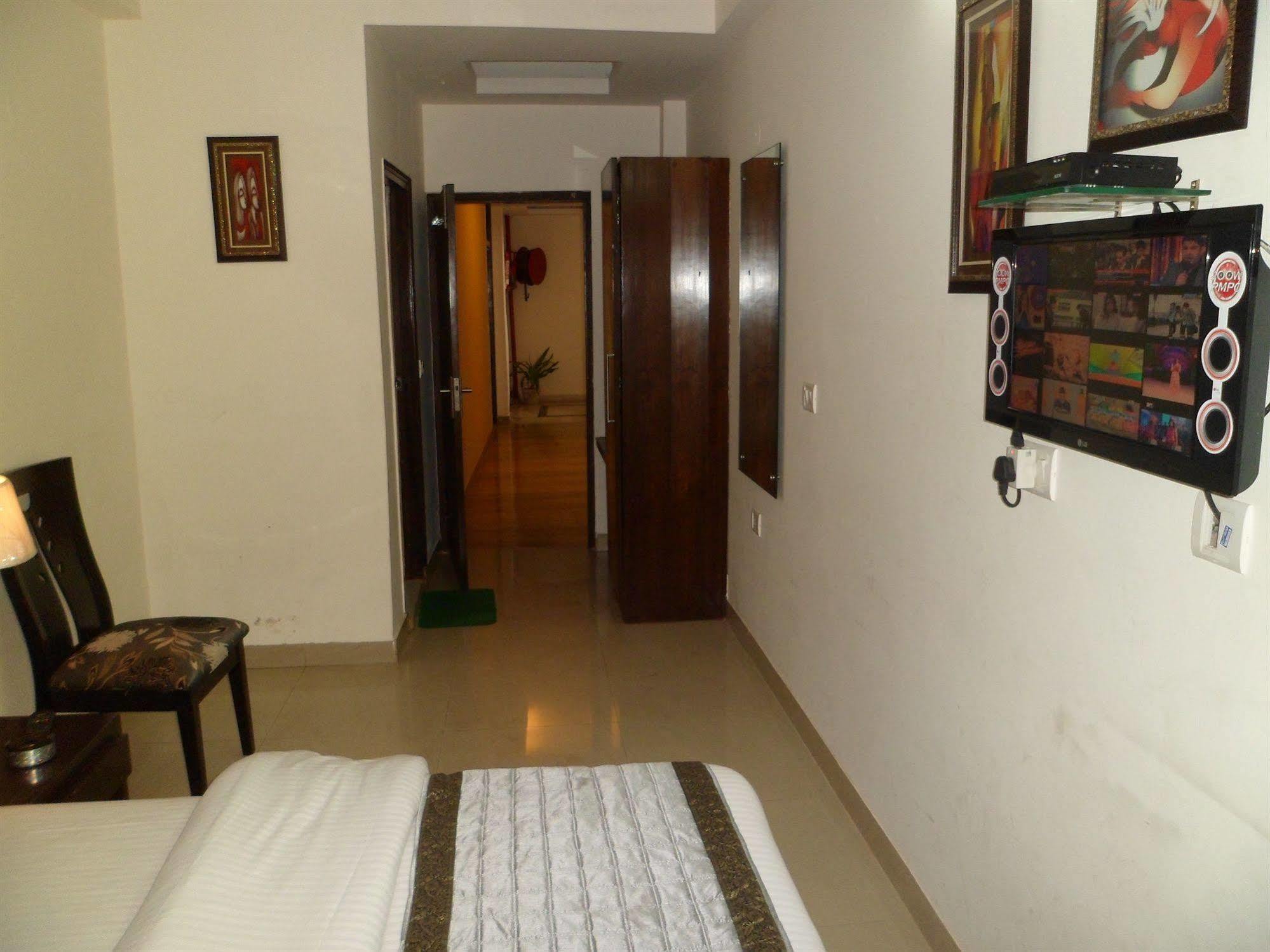 Hotel Arjun Nowe Delhi Zewnętrze zdjęcie