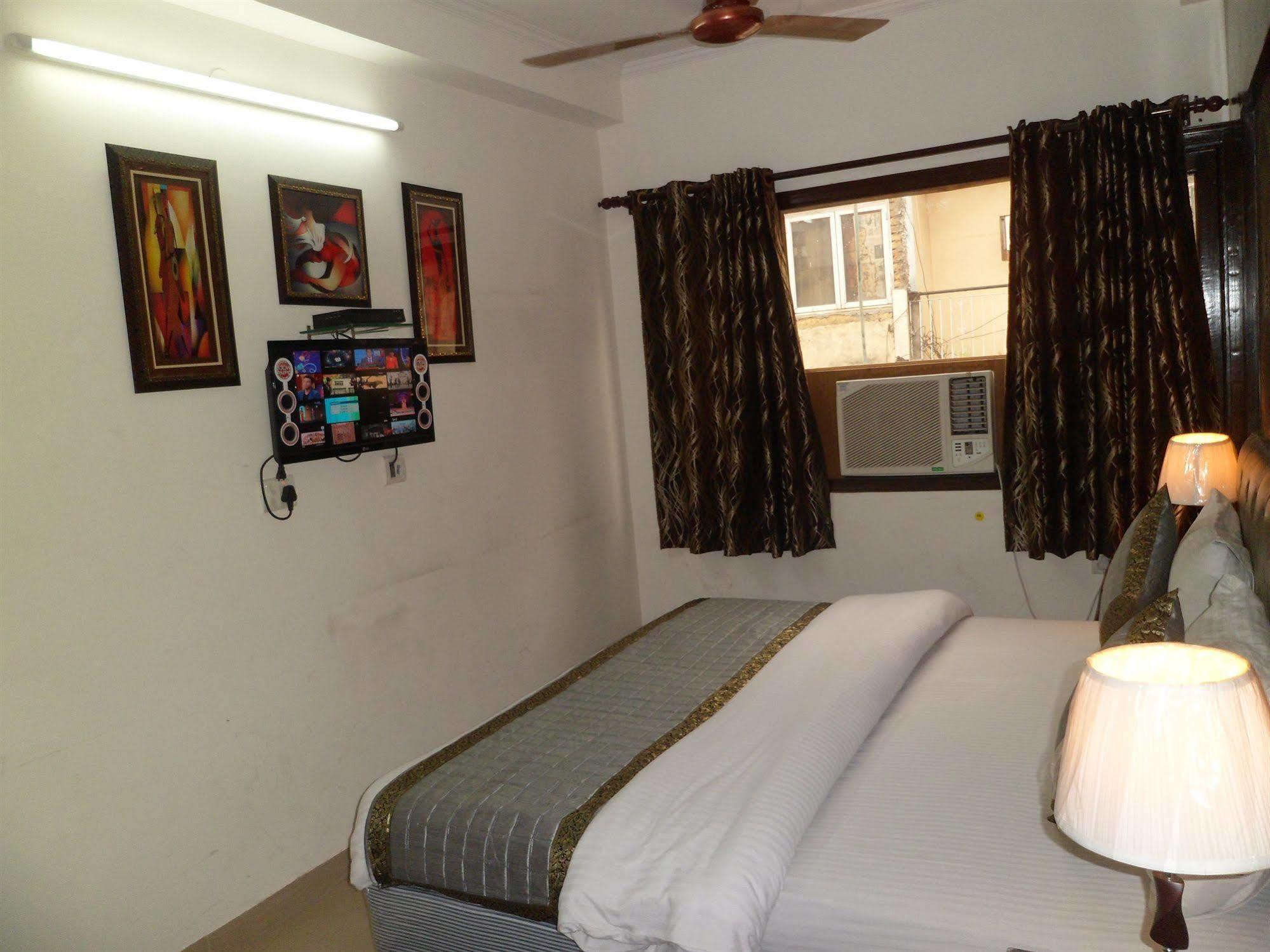Hotel Arjun Nowe Delhi Zewnętrze zdjęcie