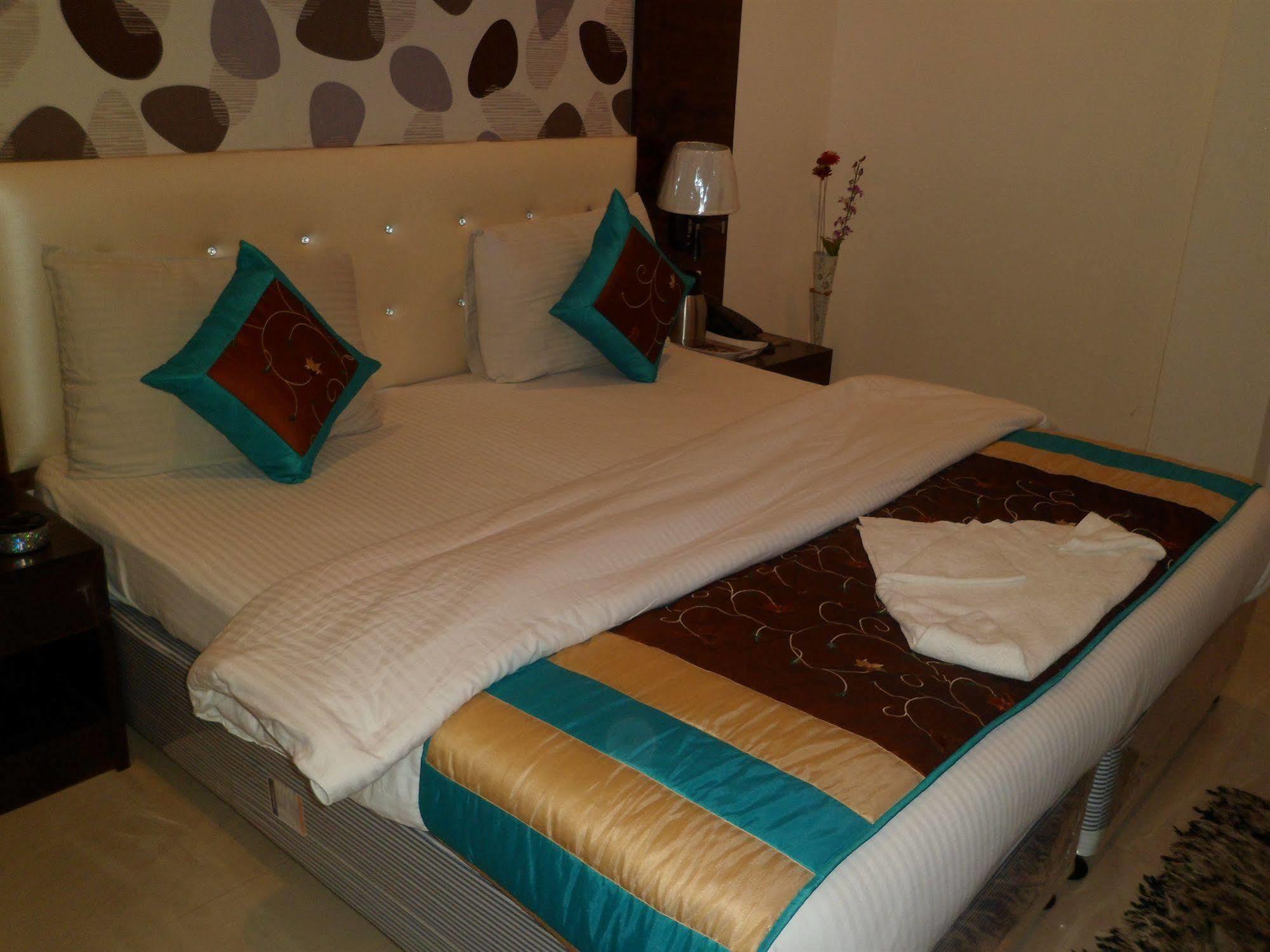 Hotel Arjun Nowe Delhi Zewnętrze zdjęcie