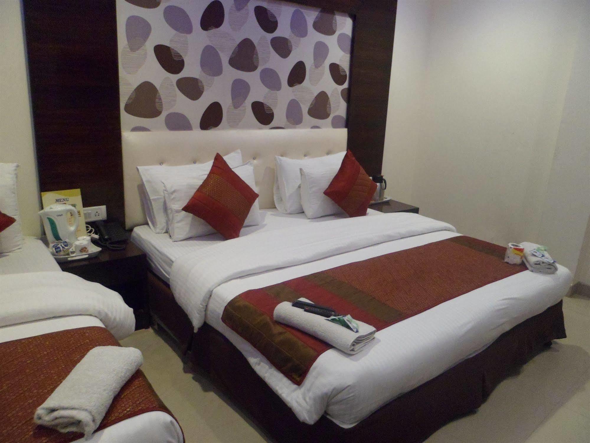 Hotel Arjun Nowe Delhi Zewnętrze zdjęcie