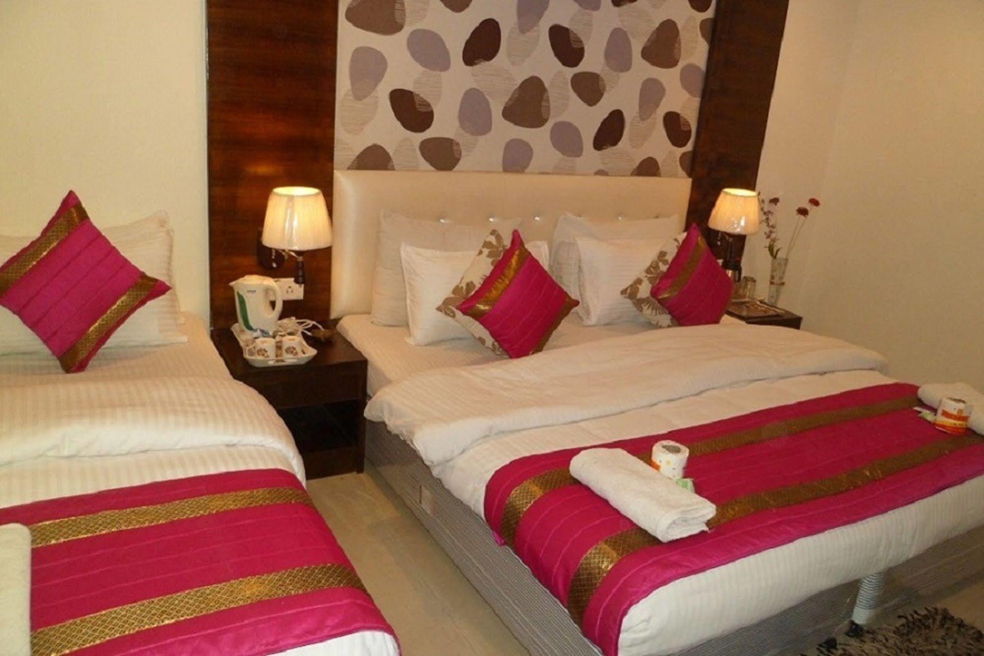 Hotel Arjun Nowe Delhi Zewnętrze zdjęcie