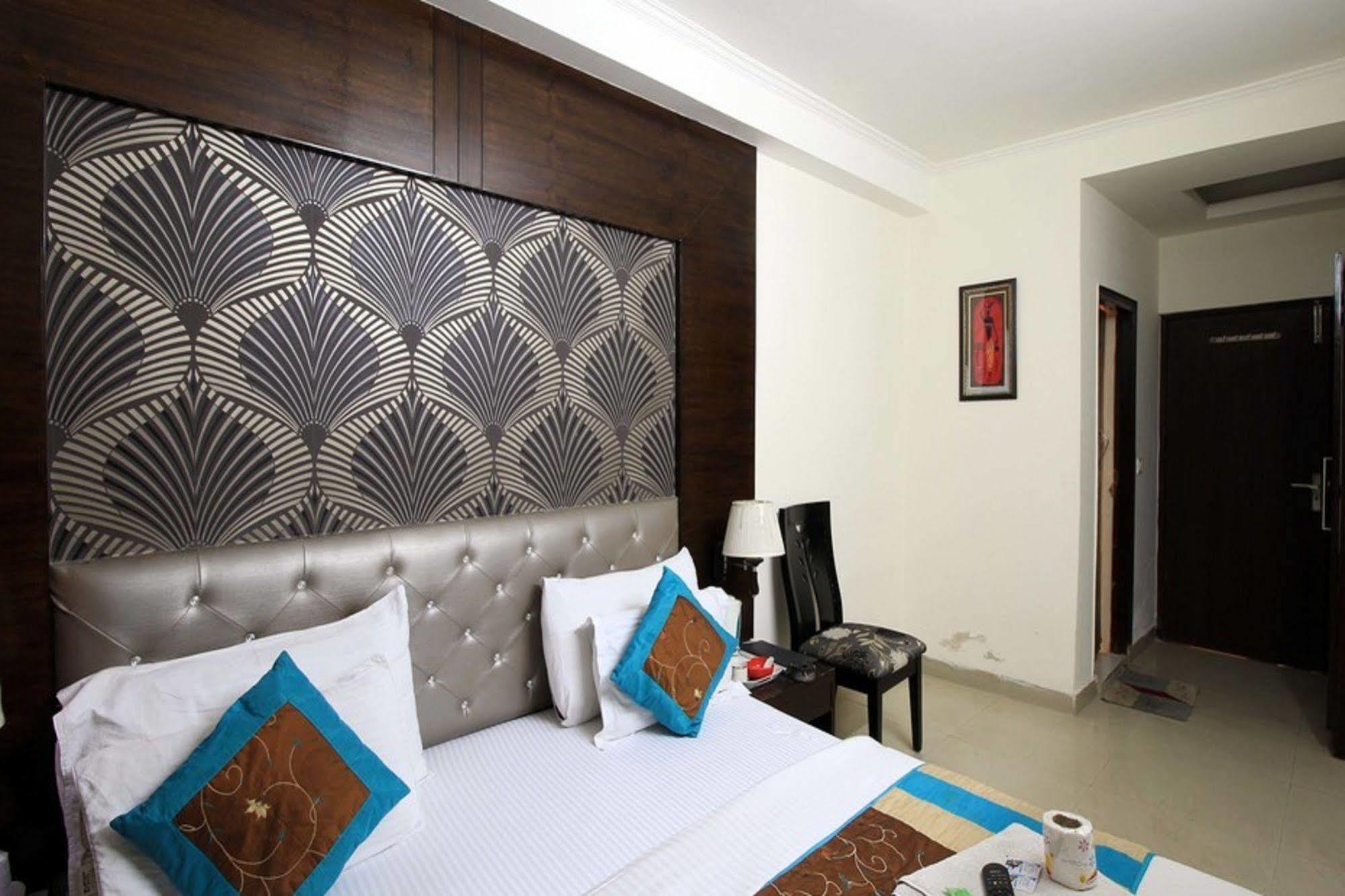 Hotel Arjun Nowe Delhi Zewnętrze zdjęcie