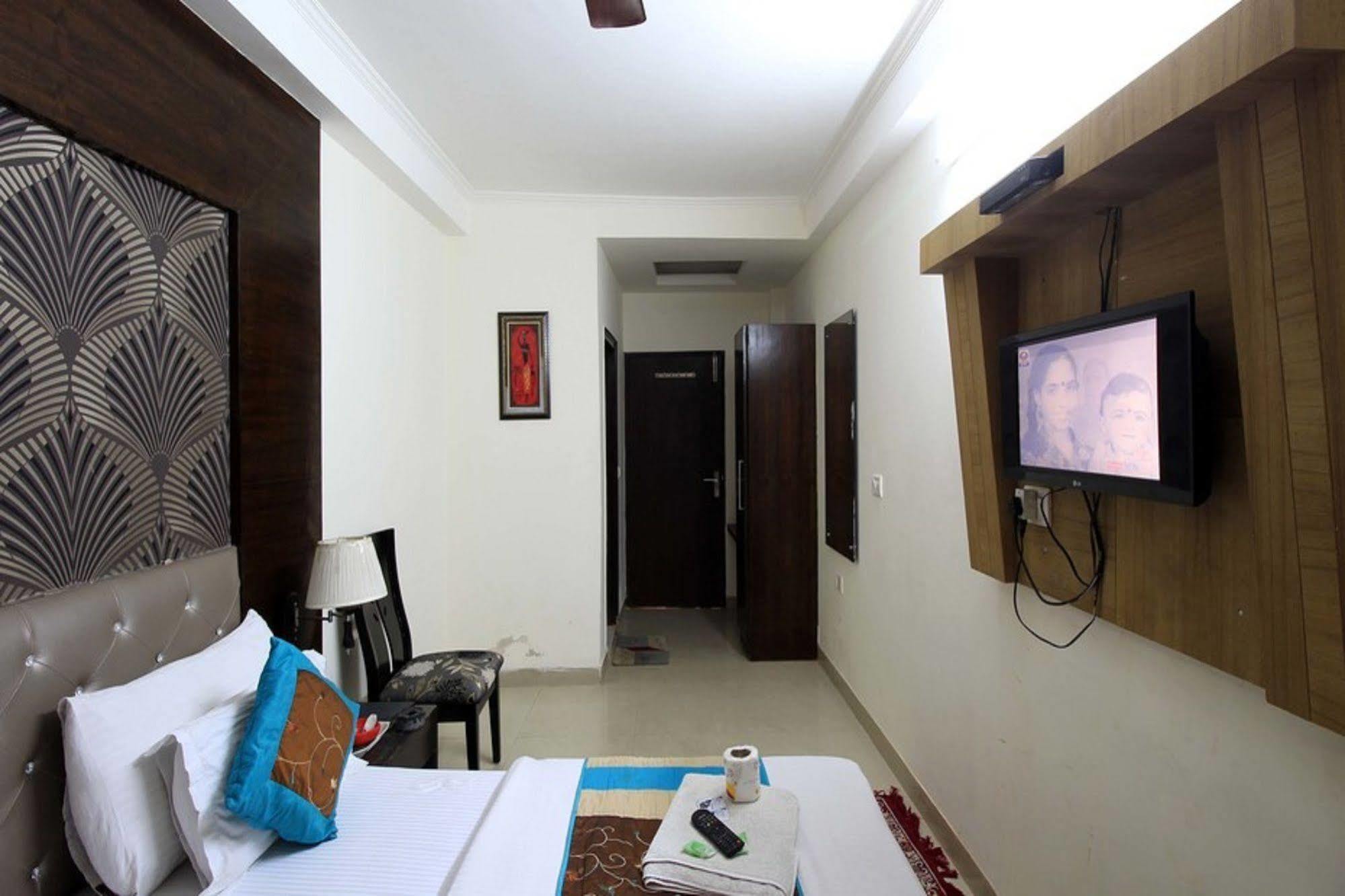 Hotel Arjun Nowe Delhi Zewnętrze zdjęcie