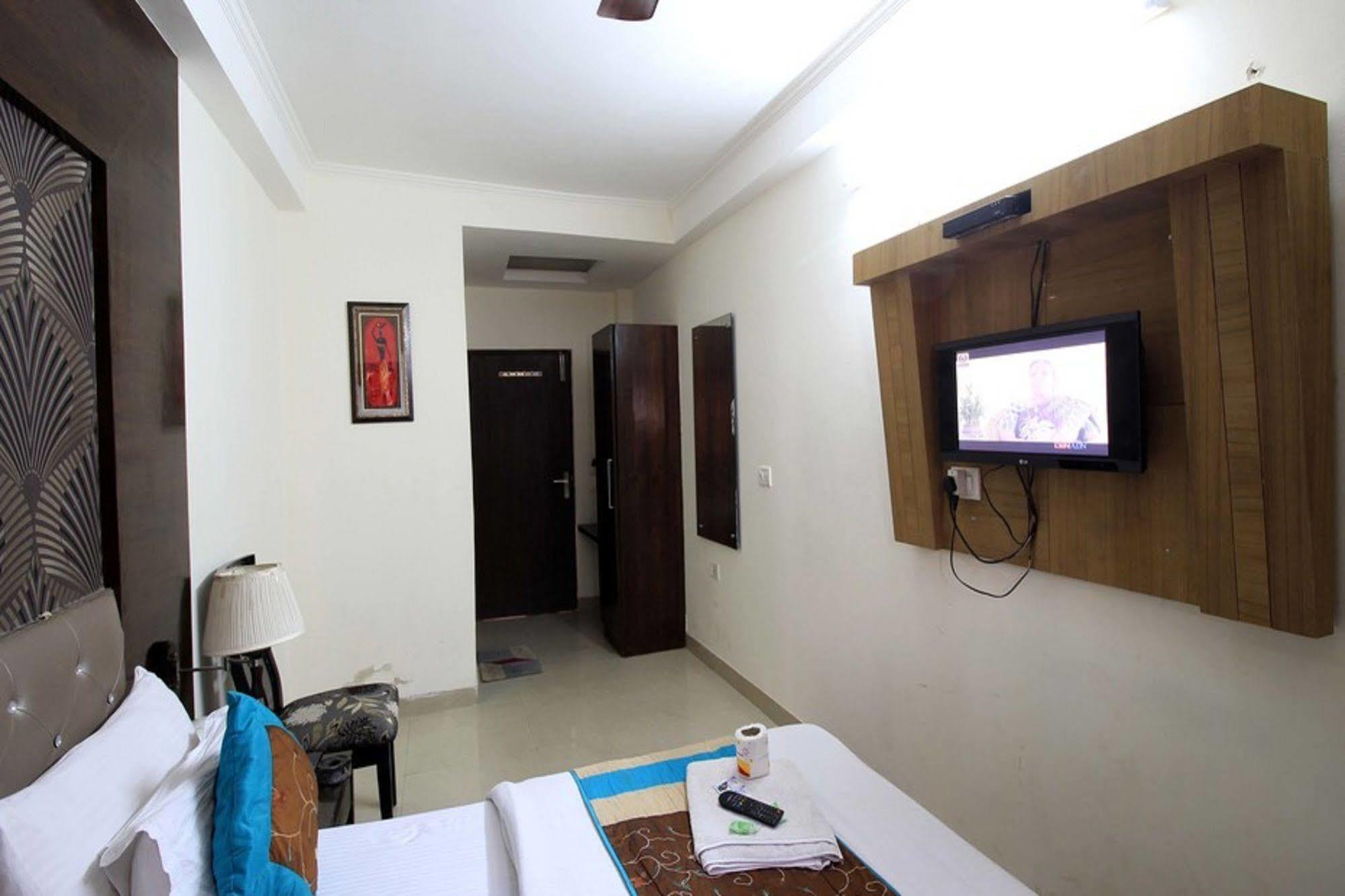 Hotel Arjun Nowe Delhi Zewnętrze zdjęcie