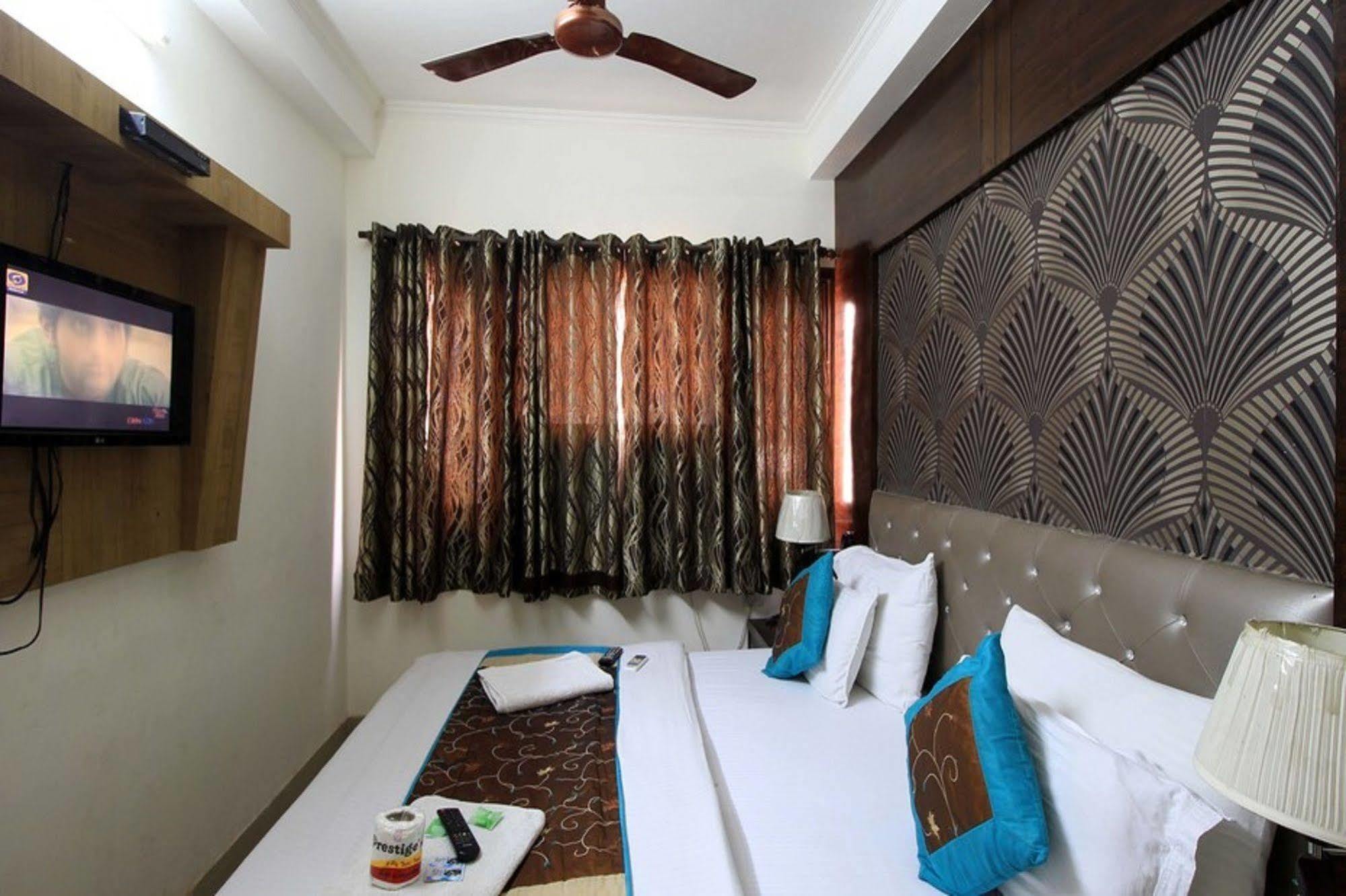 Hotel Arjun Nowe Delhi Zewnętrze zdjęcie