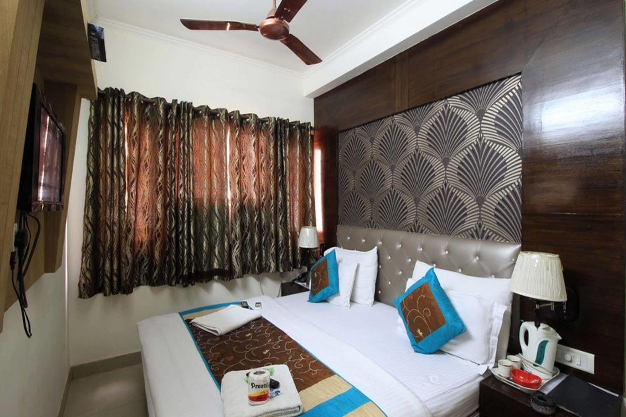 Hotel Arjun Nowe Delhi Zewnętrze zdjęcie