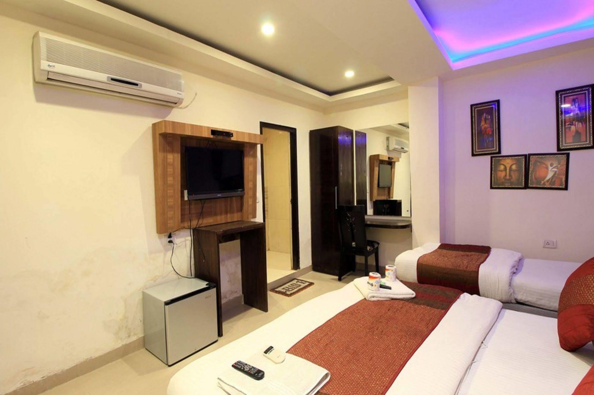 Hotel Arjun Nowe Delhi Zewnętrze zdjęcie
