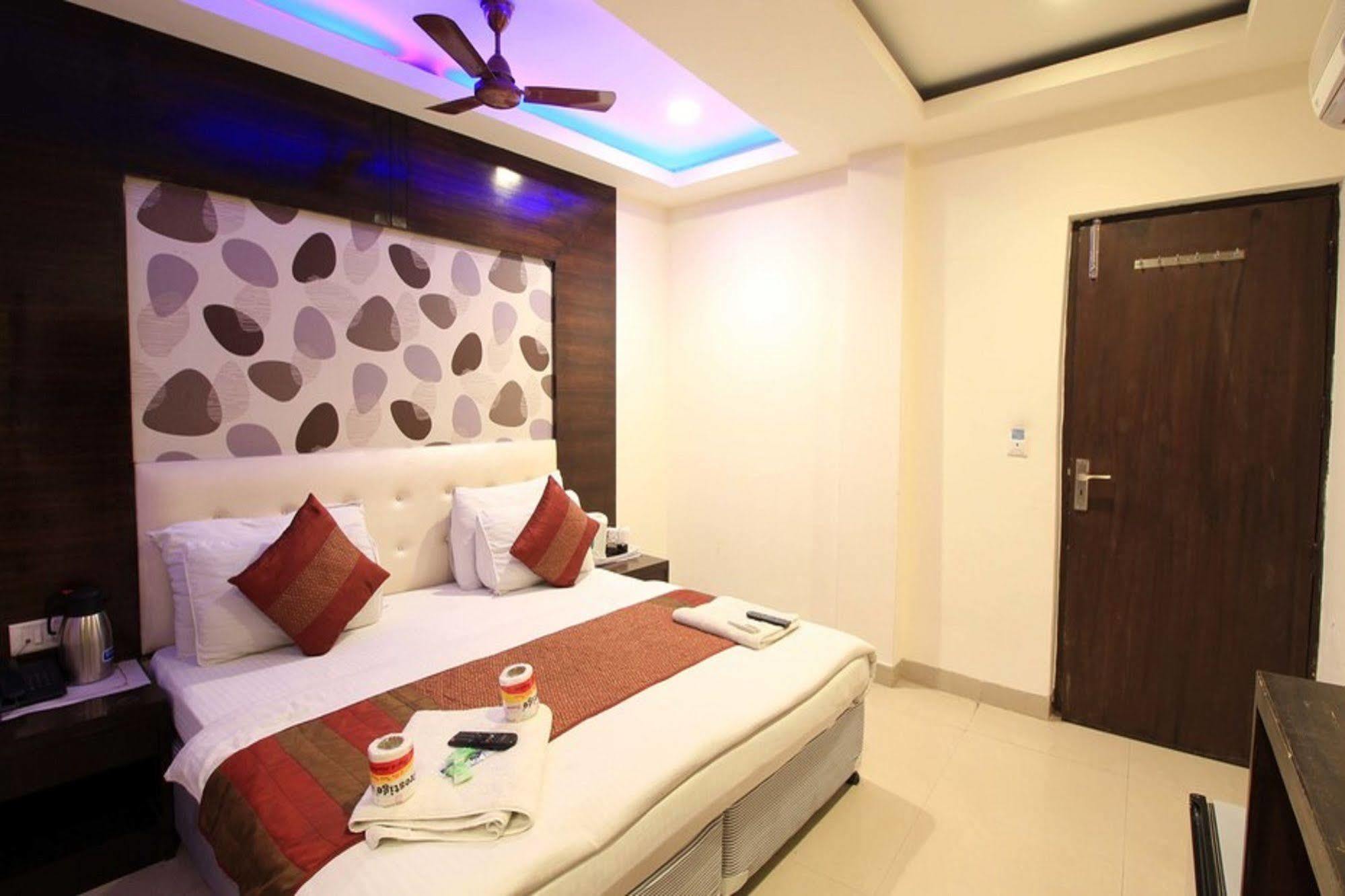 Hotel Arjun Nowe Delhi Zewnętrze zdjęcie
