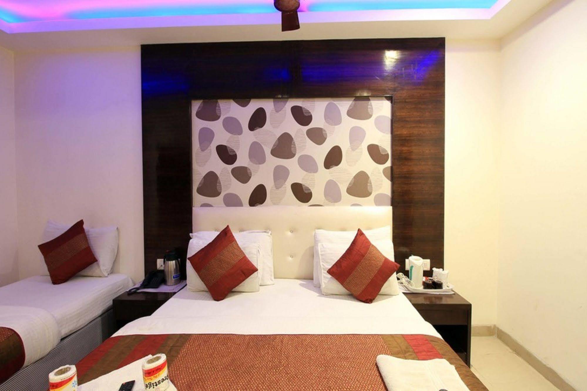 Hotel Arjun Nowe Delhi Zewnętrze zdjęcie